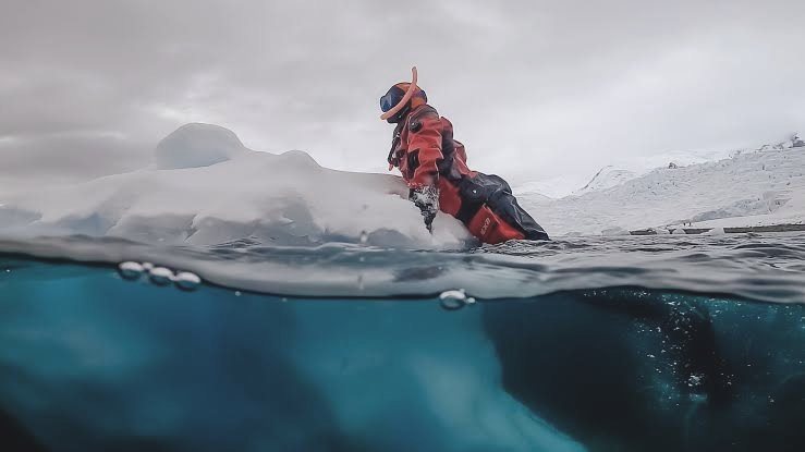 冰海浮潜